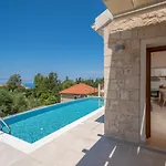 Pithari Sunset Villa