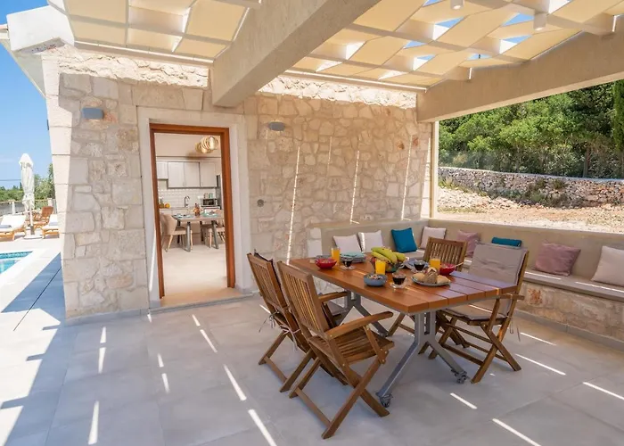 Pithari Sunset Villa *